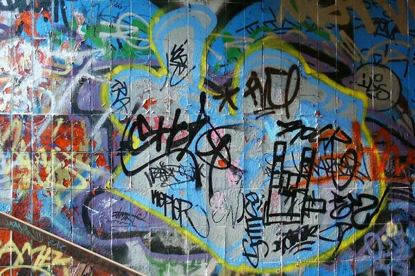 Es ist Unsinn. Graffiti an der Wand! Bunter Hintergrund