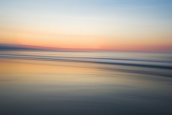 Hermosa puesta de sol junto al mar