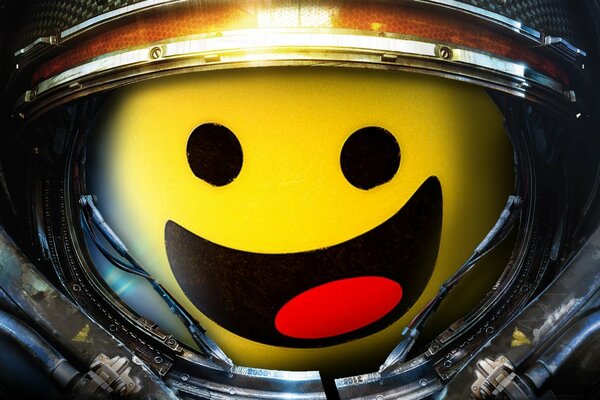 Smiley giallo in tuta spaziale sorridente