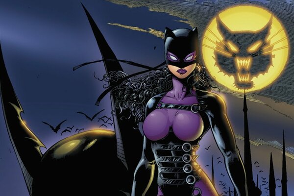 Catwoman en látex por la noche en un hermoso fondo