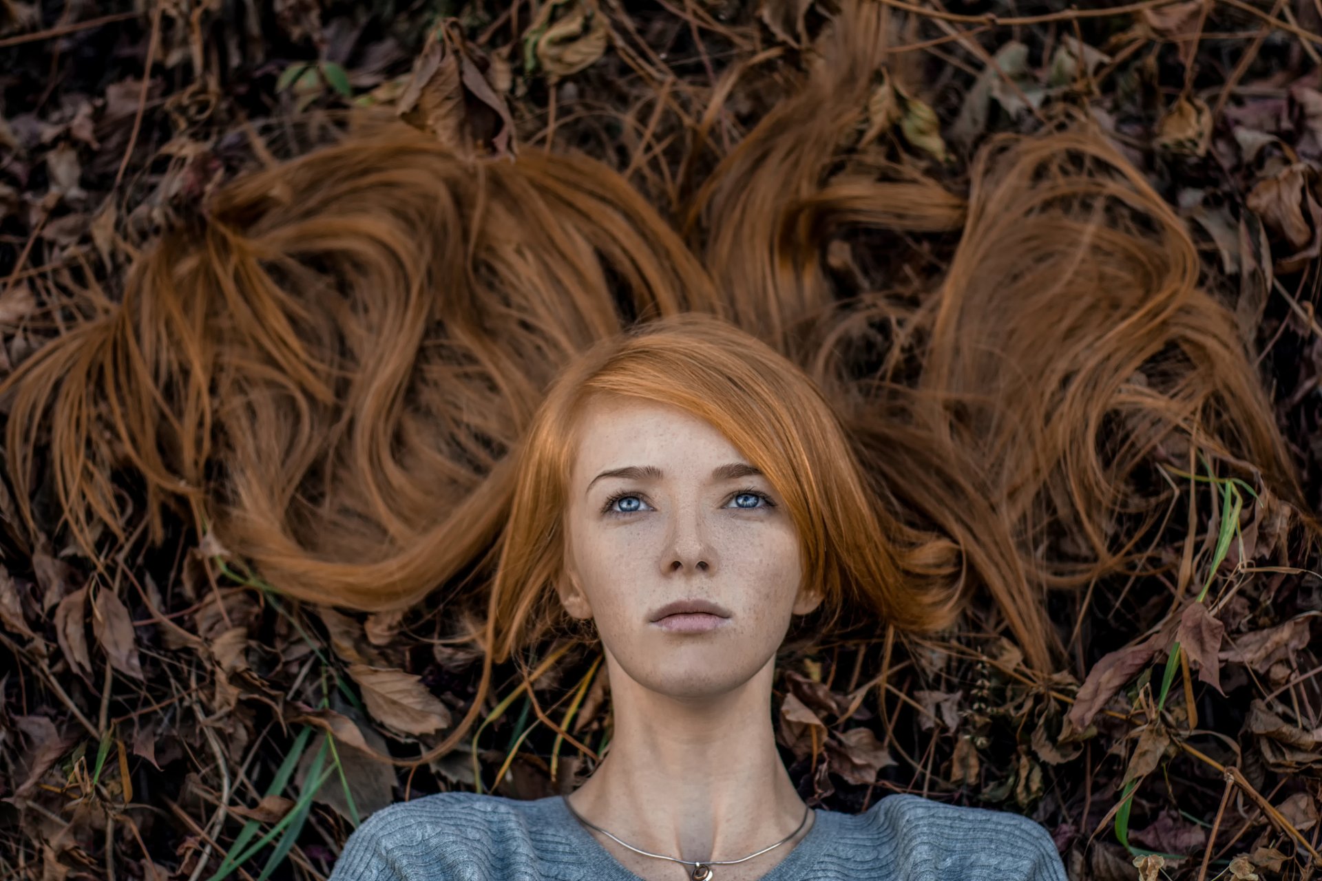 lisa elizabeth taches de rousseur cheveux feuilles