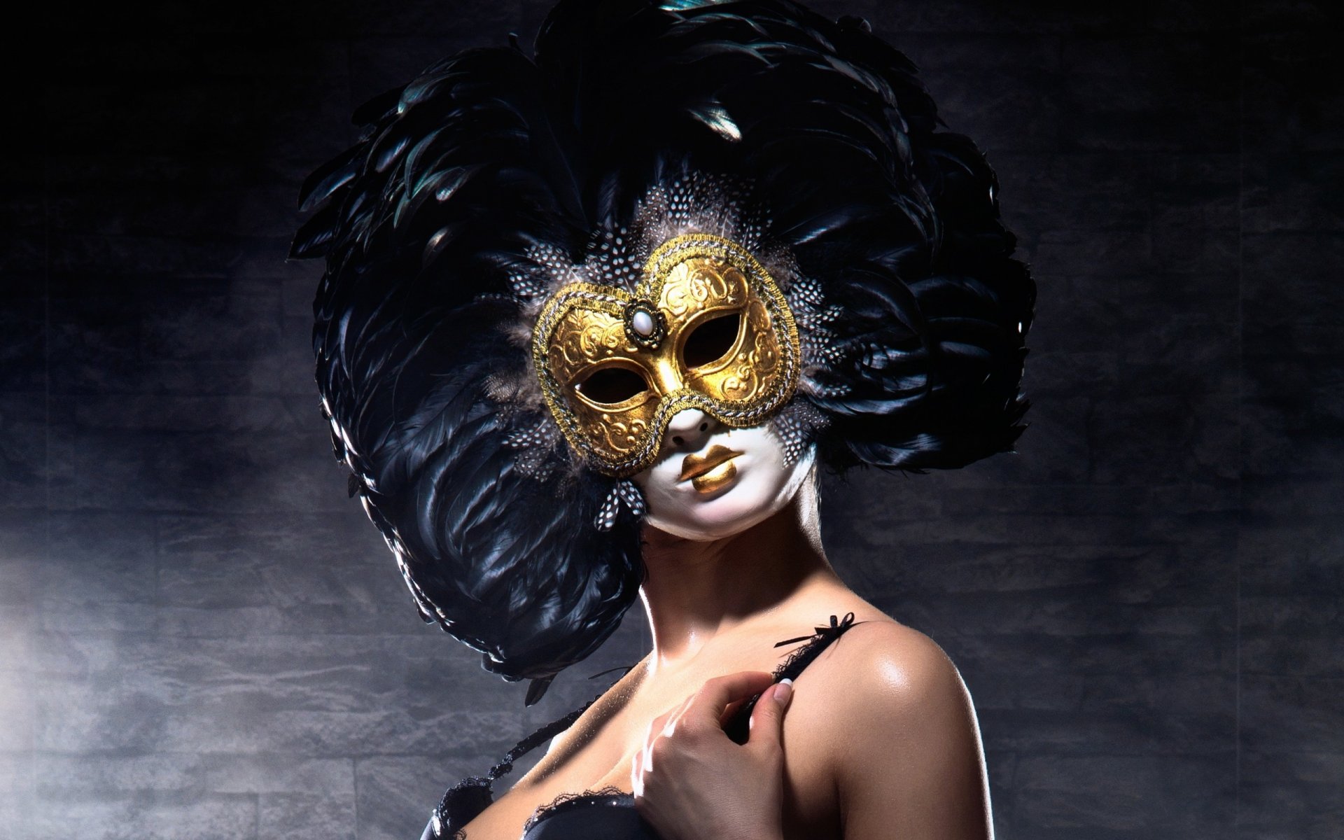 venetian masquerade masks gold pose feathers look