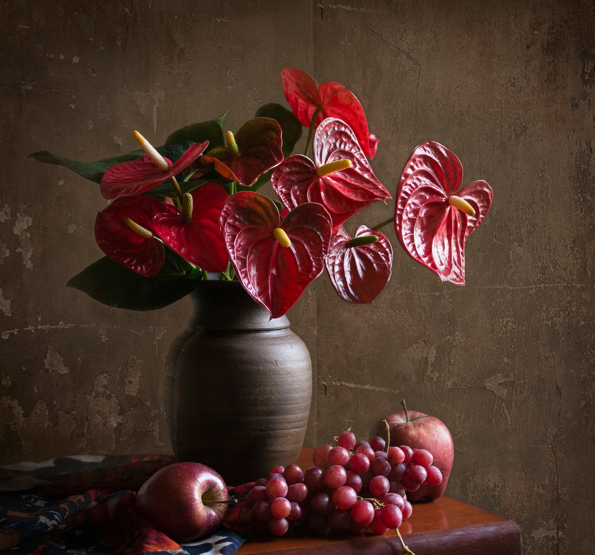 rouge composition nature morte fruits fleurs anthurium bonheur masculin