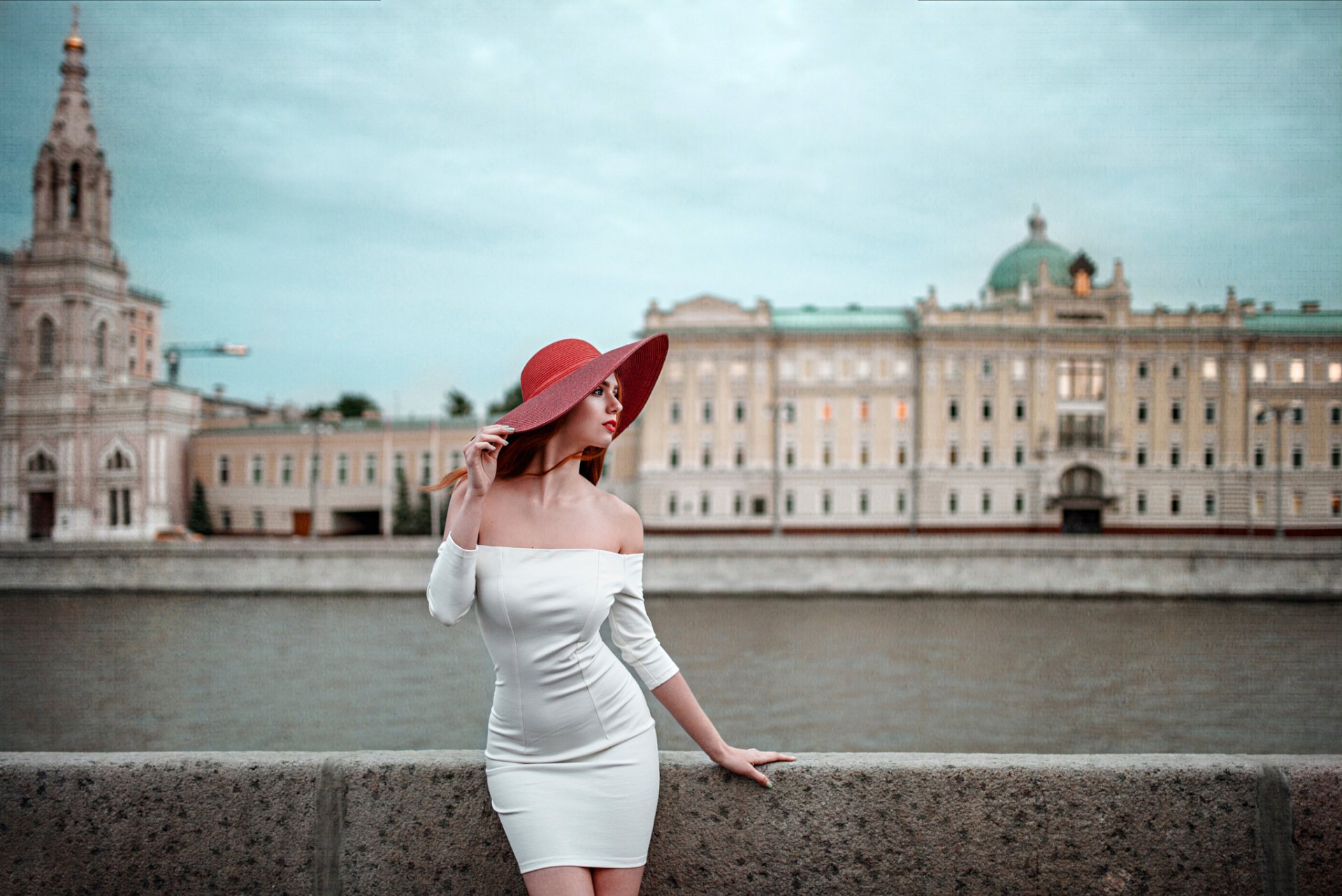 la beauté à moscou nadezhda neverova nadia fille robe chapeau ville russie georgy chernyadyev