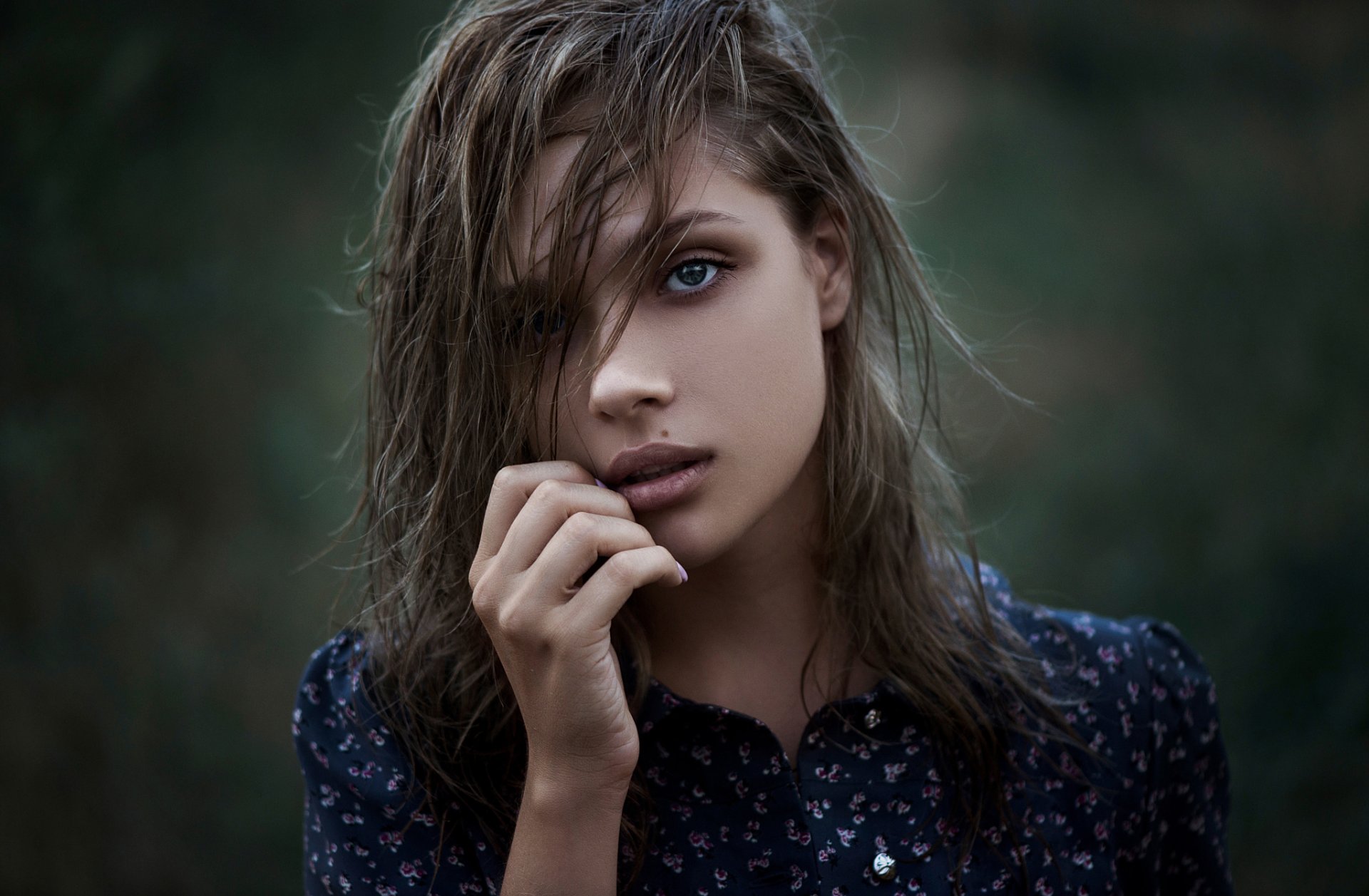 elena charme portrait taupe lumière naturelle