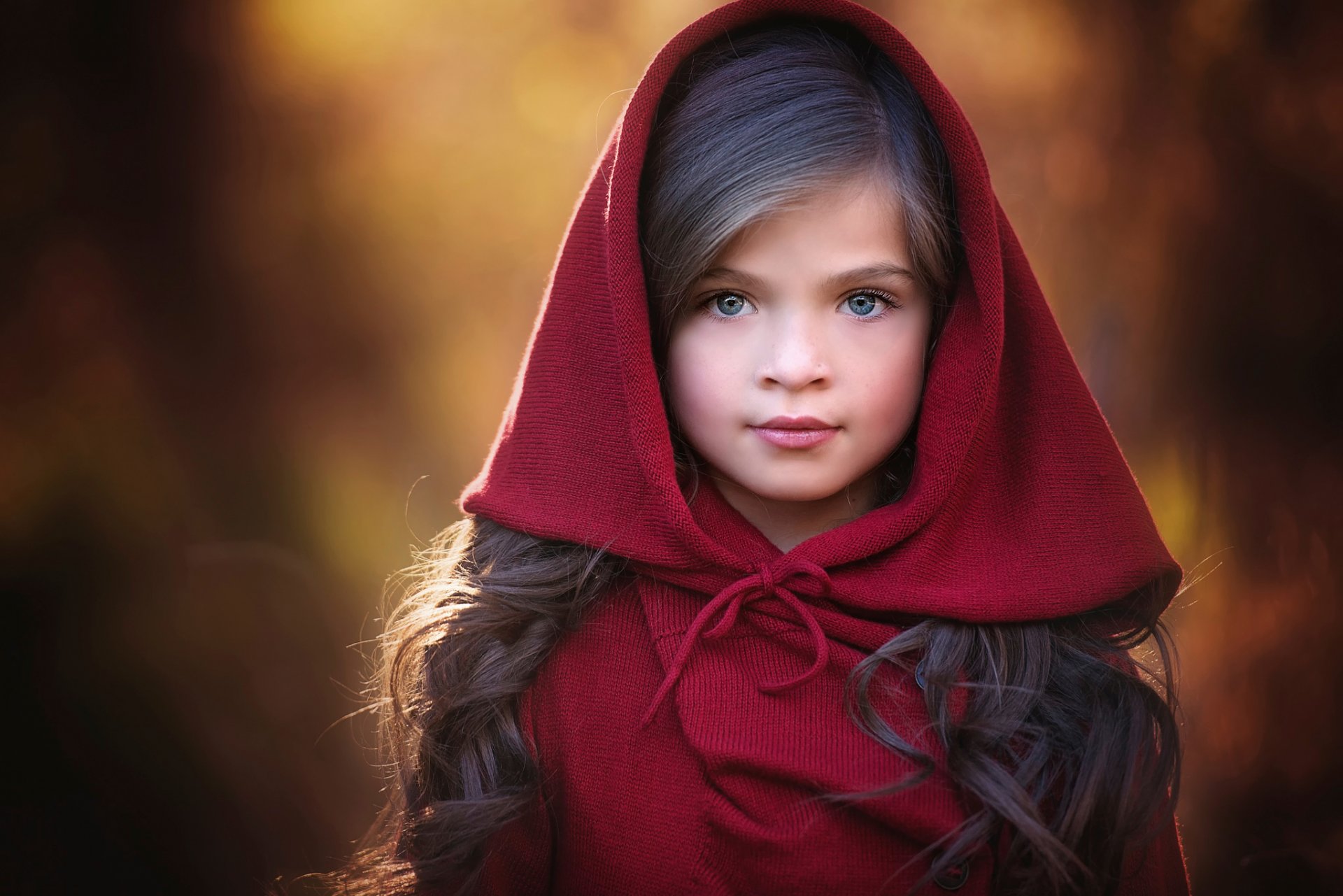 rouge jeune fille portrait vue capot charme bokeh