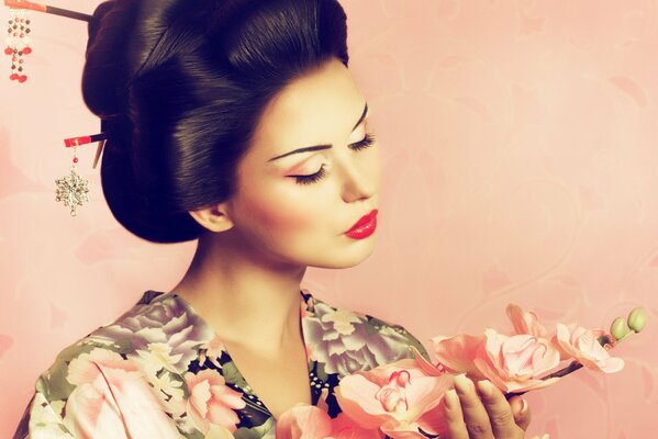 Fille de maquillage japonais avec fond de coiffure