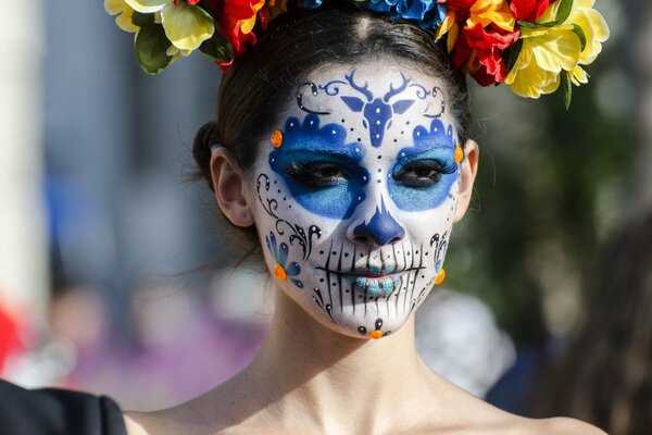 Maquillaje hermoso para el día de los muertos