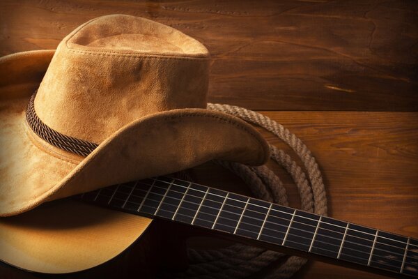 Sombrero de vaquero en guitarra y cuerda