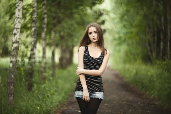 Ksenia Kokoreva on the alley in shorts