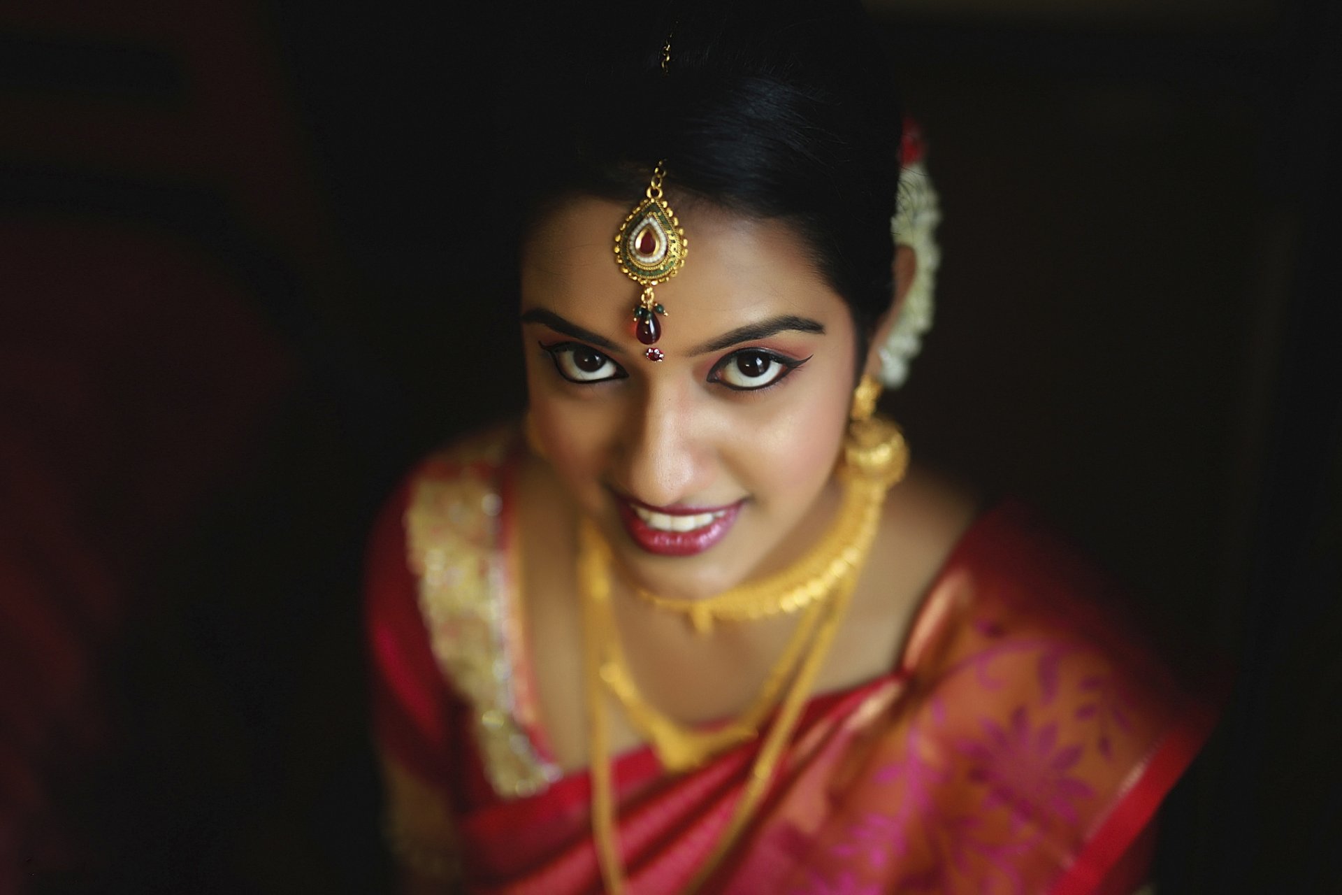 fille mariée mariage rituel yeux maquillage. décoration