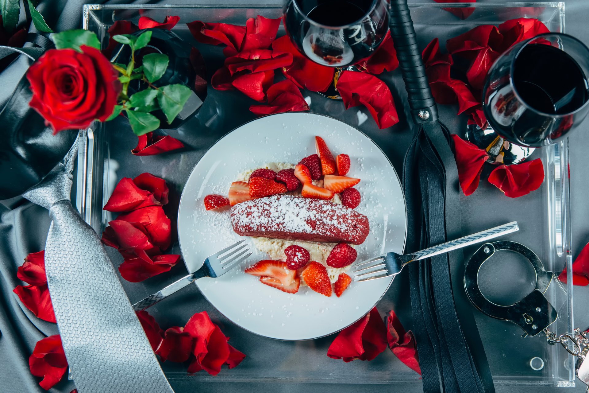 estilo cincuenta sombras de grey menú fresa rosas esposas