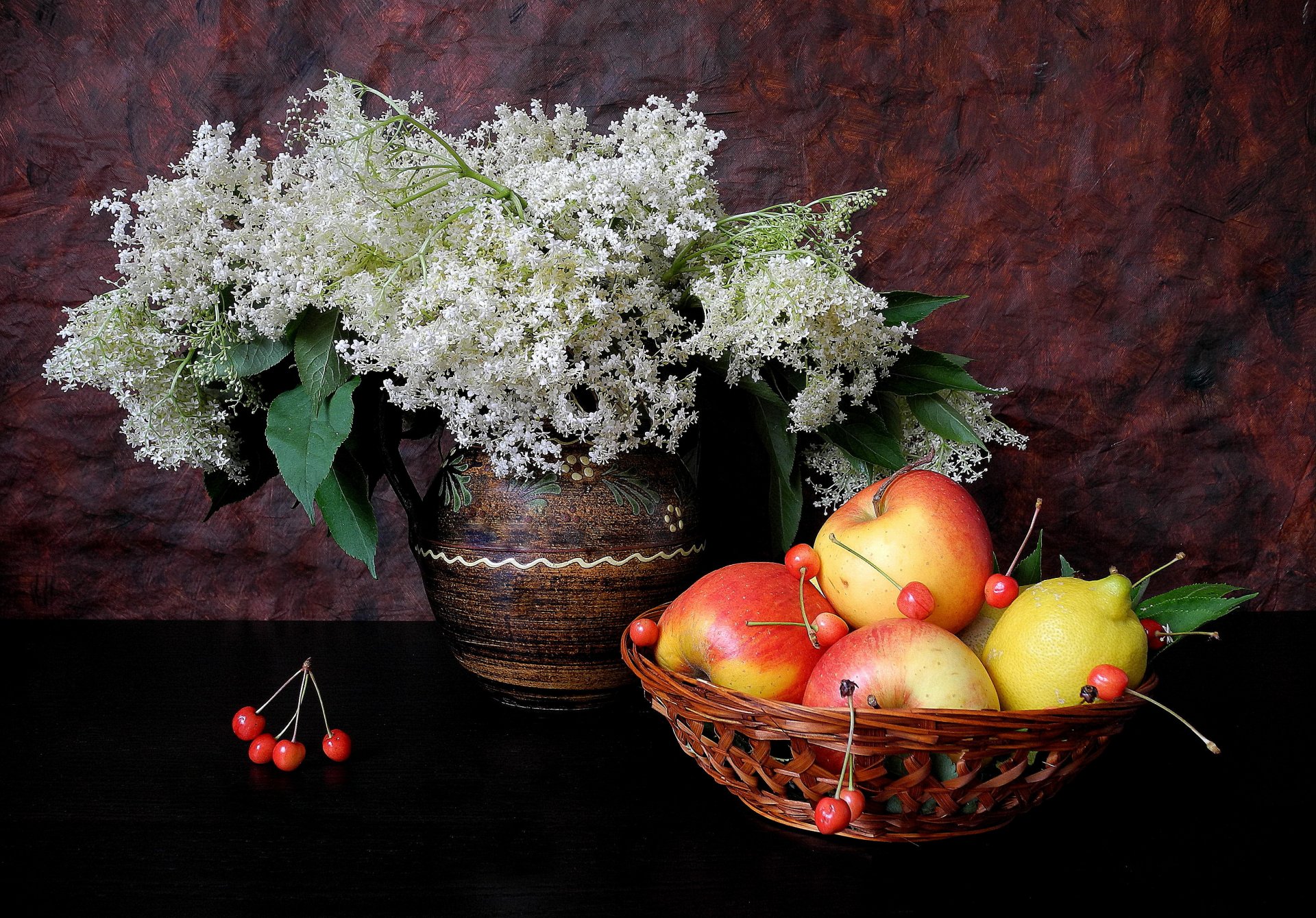 stillleben vase blumen obst apfel zitrone kirsche