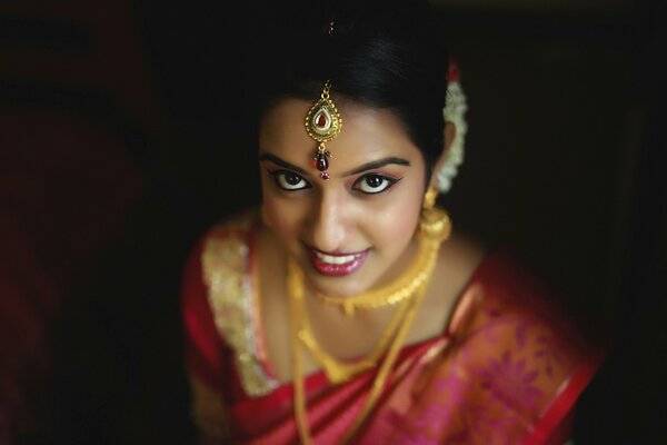 Bellissimo trucco al rituale del matrimonio