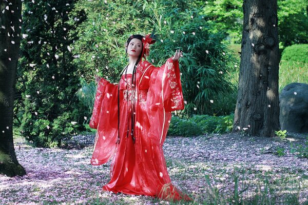 Excelente chica asiática en kimono