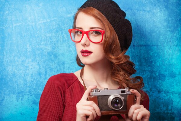 A girl in a beret with a camera