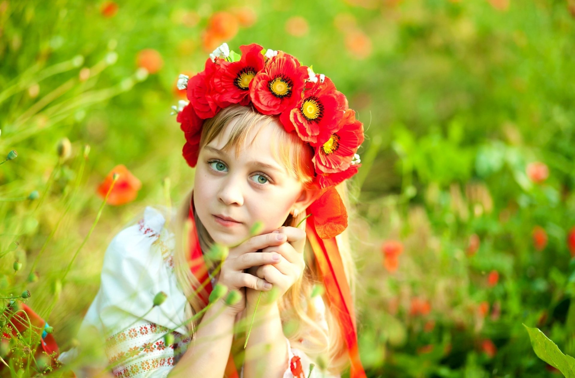 ukraine ukrainienne fille couronne coquelicots