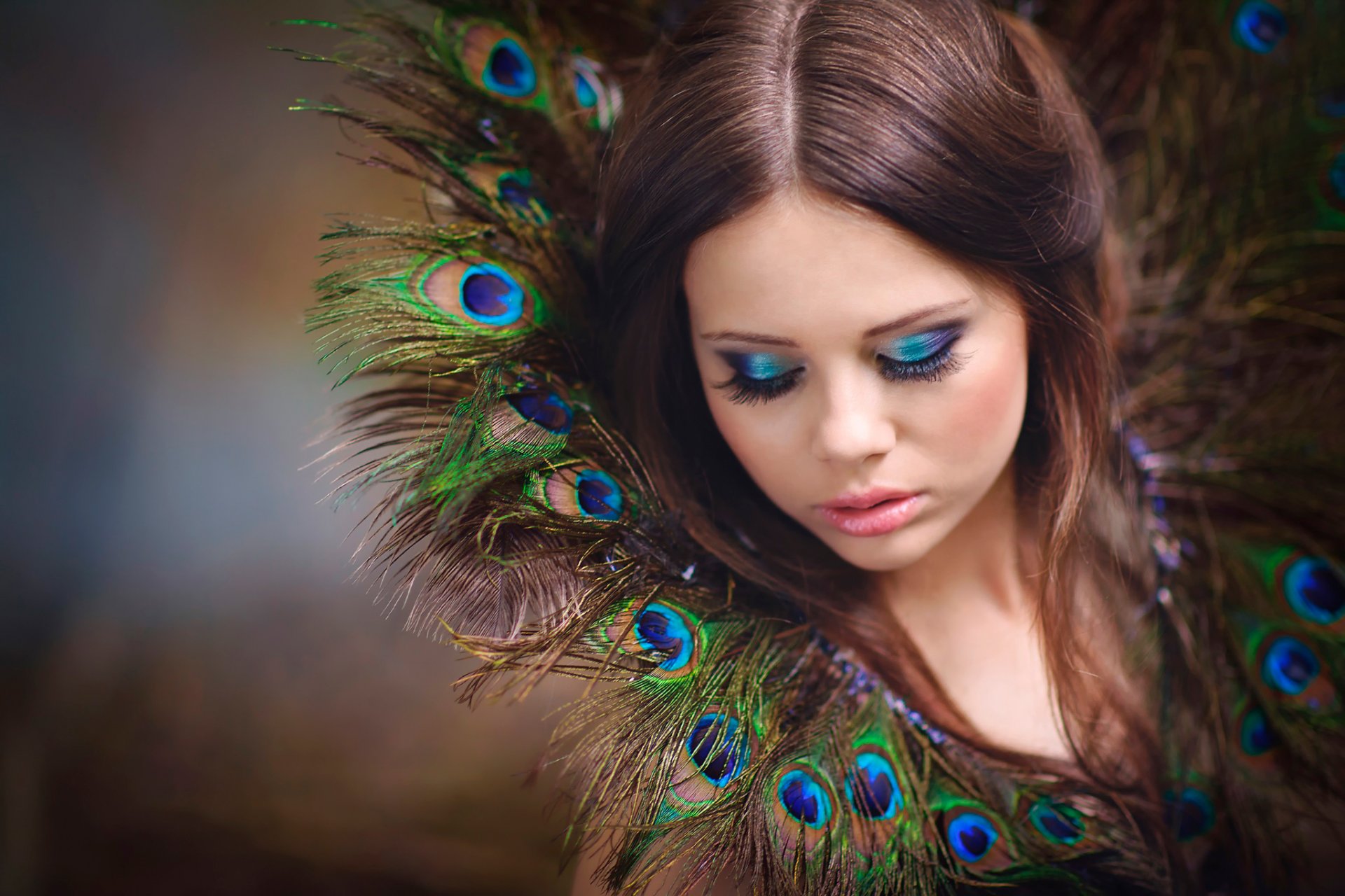 maquillaje retrato plumas