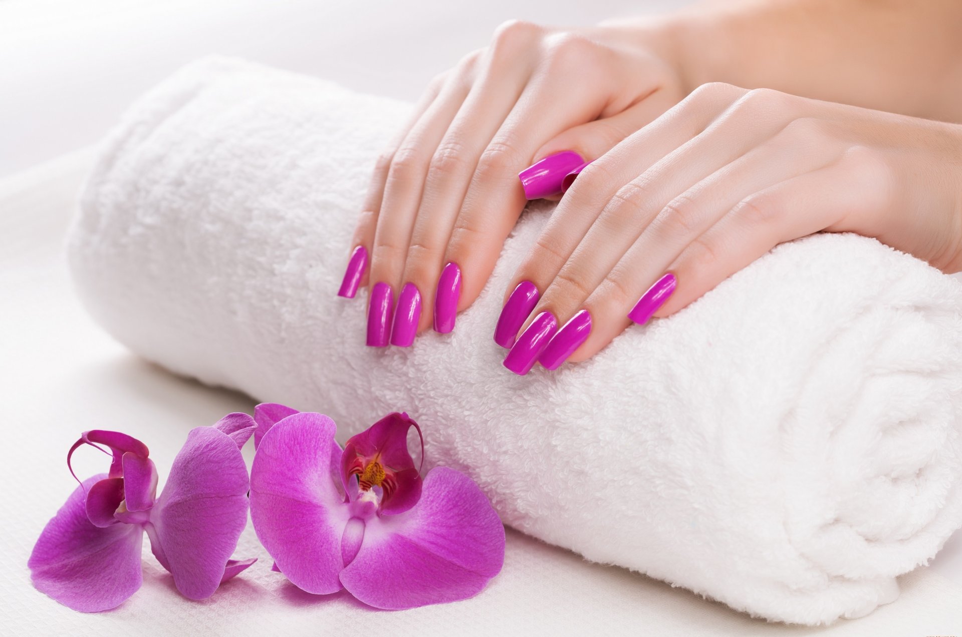 ręce ręcznik manicure orchidea