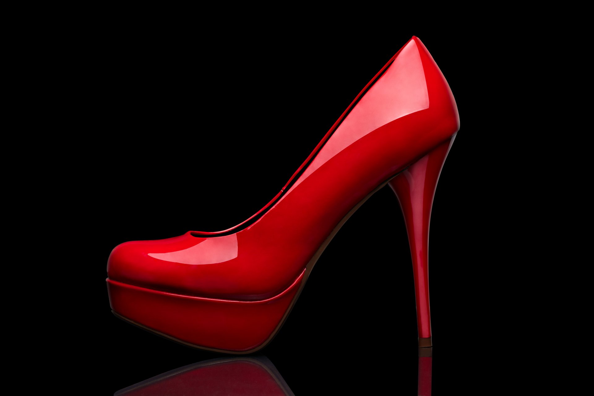 tyle shoes red heel reflection black background