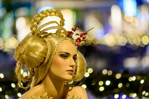 Fille blonde avec une coiffure inhabituelle