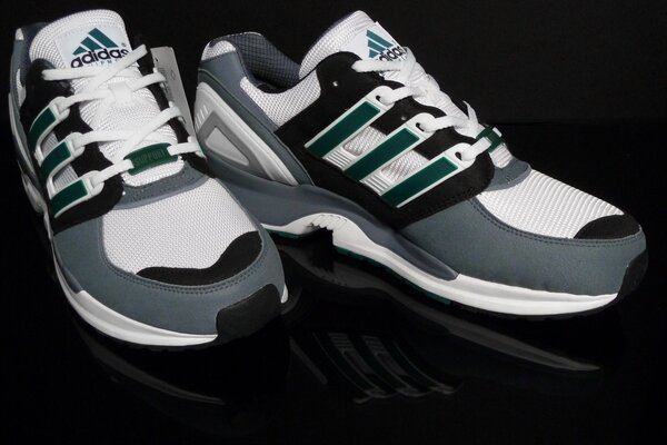 Adidas sportowe buty do biegania jedna para