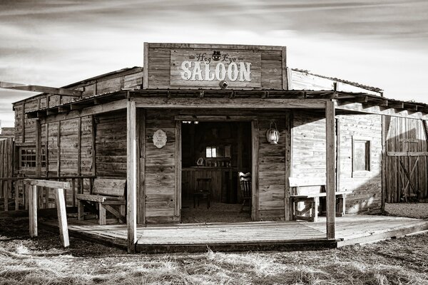 Wild-West-Holz-Saloon-Bar in Schwarz-Weiß-Stil