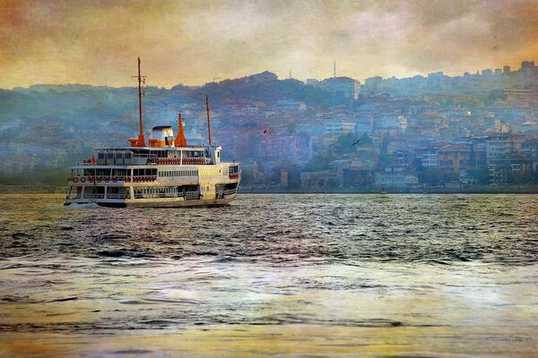 Barco en el río en el fondo de la ciudad