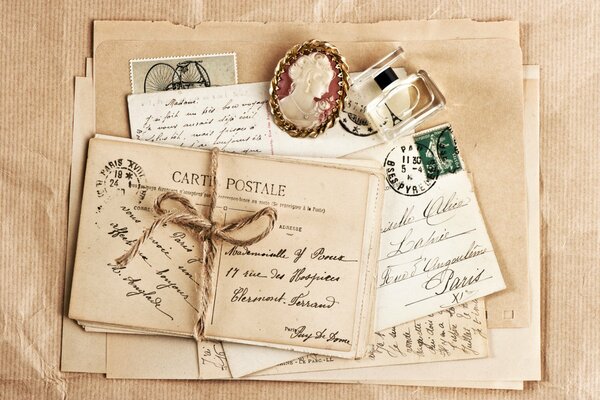 Pichma Vintage et enveloppes avec broche