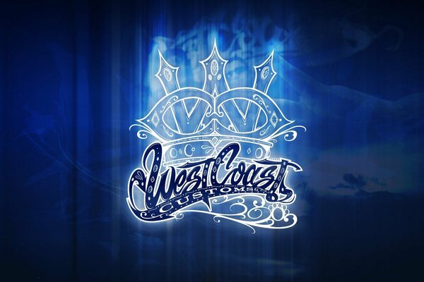 West coast customs Logo auf blauem Hintergrund