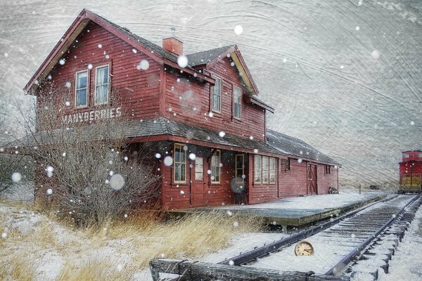 Rieles cubiertos de nieve en la estación de tren retro