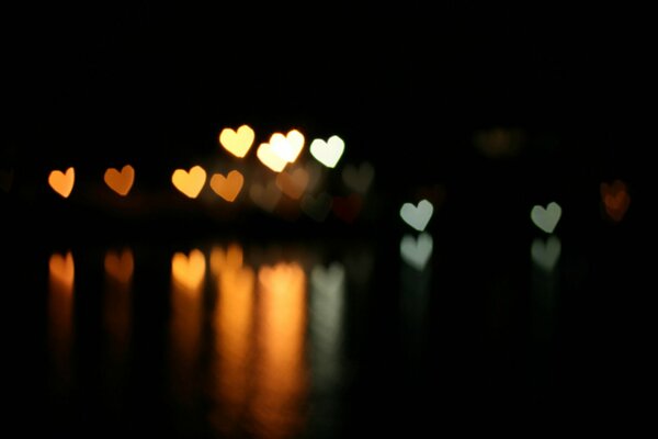 Efecto bokeh corazones que se reflejan