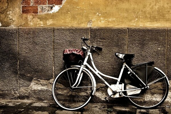 Vélo Vintage près du mur