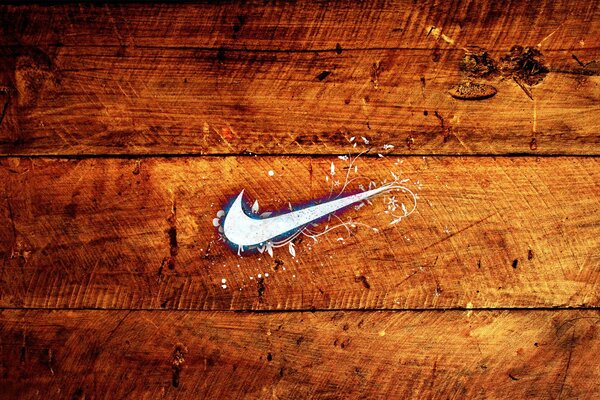 Nike-Emblem am Baum