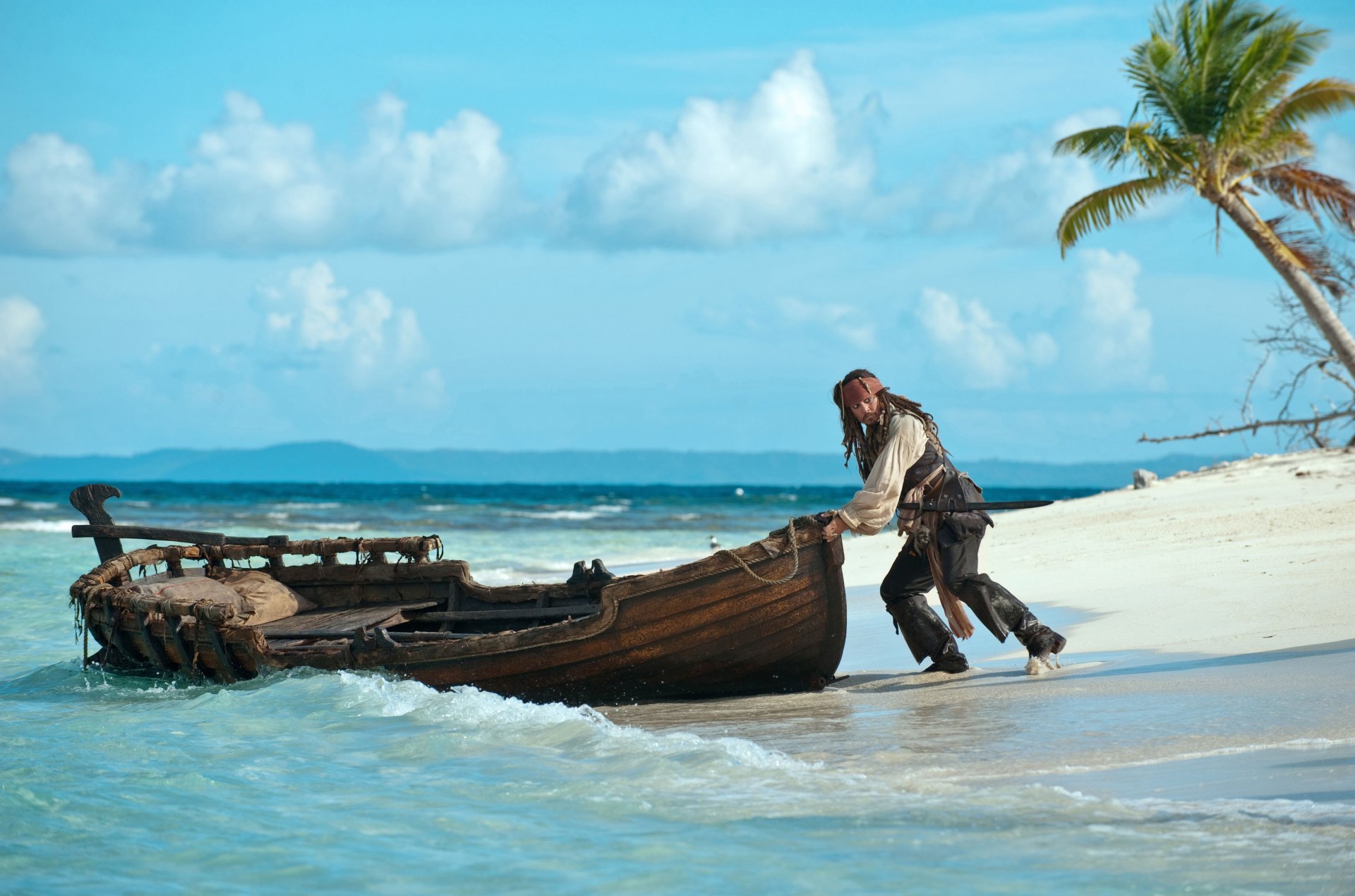 johnny depp capitaine jack sparrow côte bateau pirates des caraïbes: sur les rives étranges