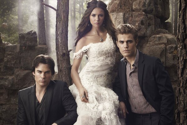 Damon, Elena y Stefan en El diario de un Vampiro