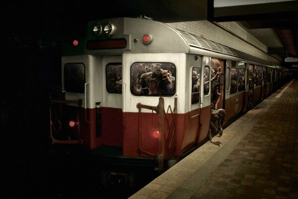 U-Bahn-Wagen mit vielen Monstern