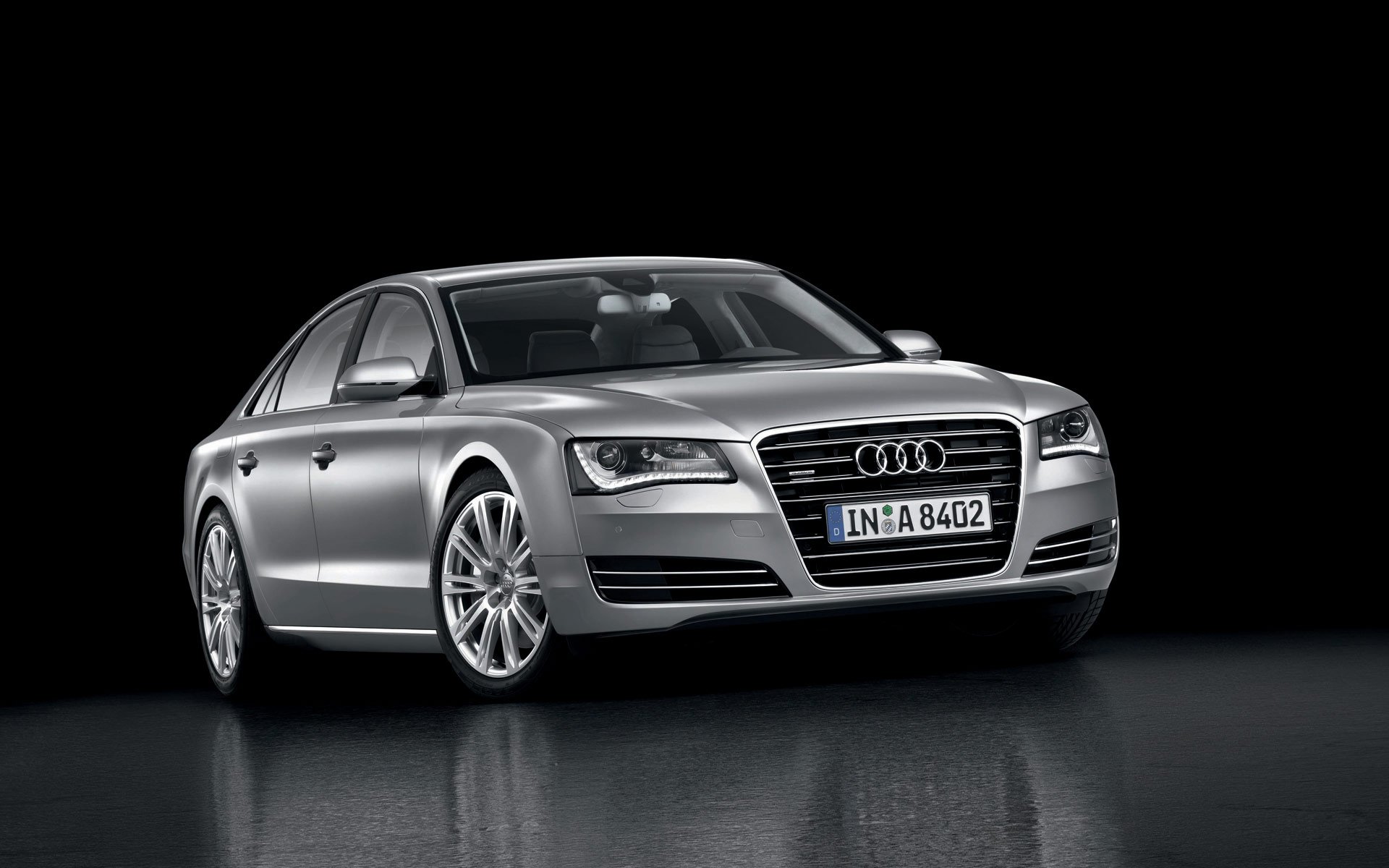 audi a8 srebrny