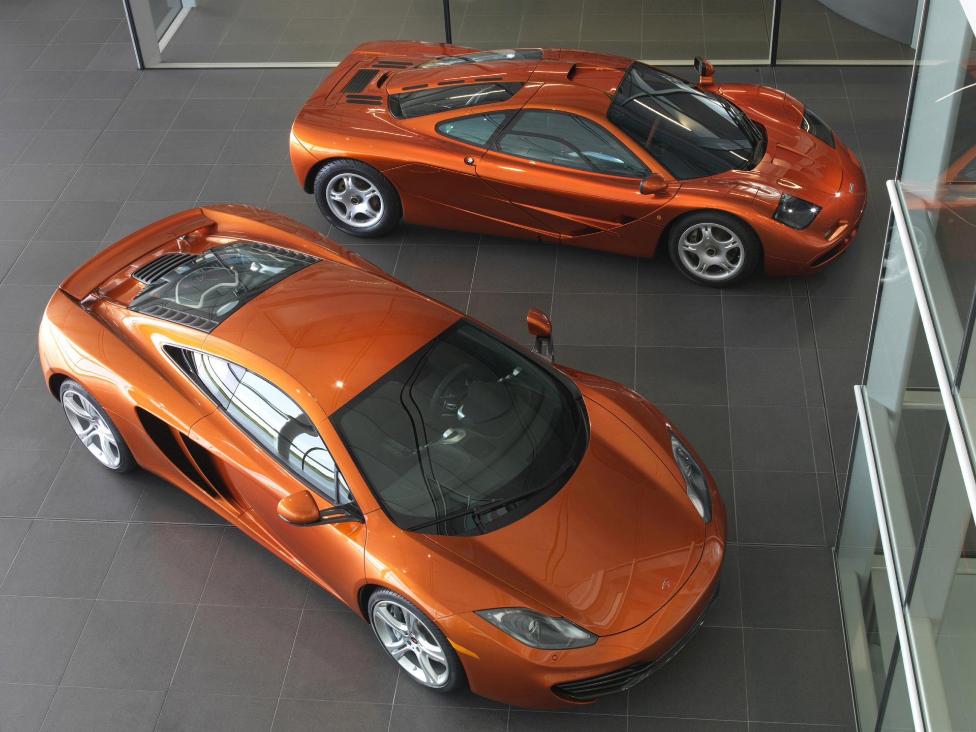 mclaren mp4 orange salon