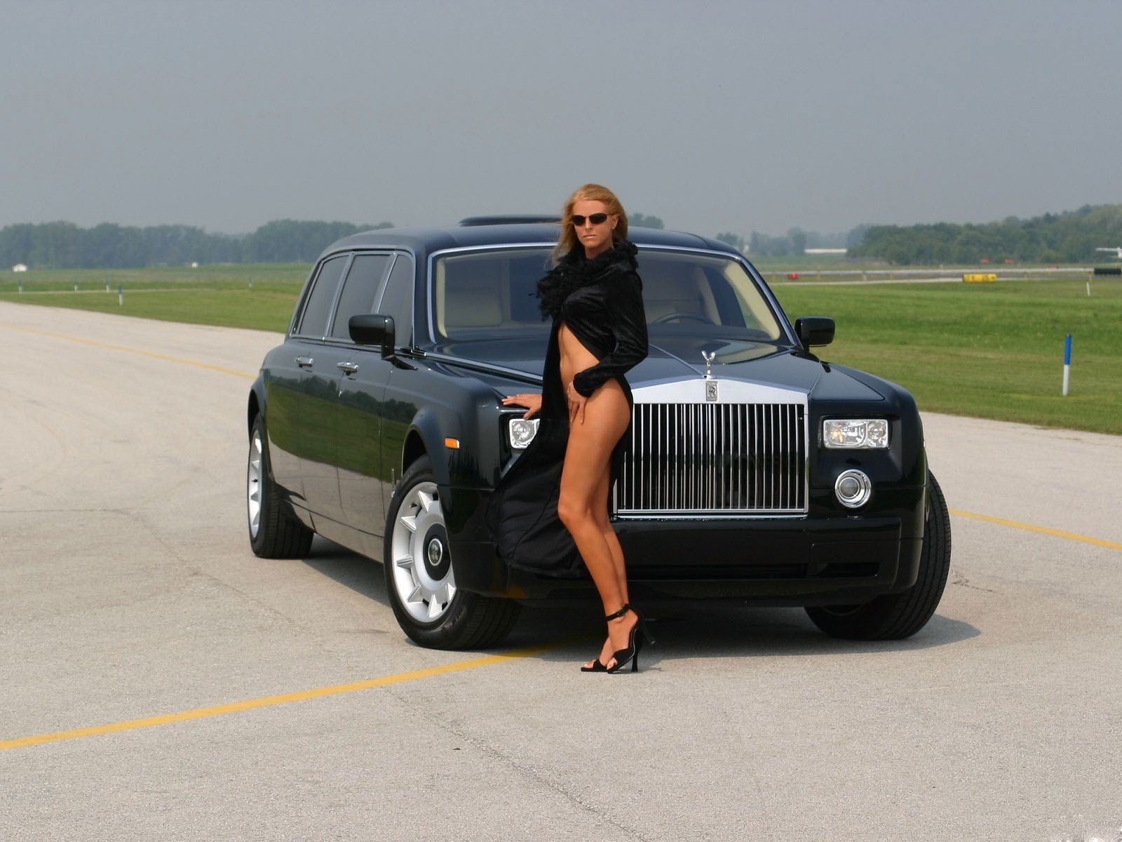 rolls royce phantom flughafen