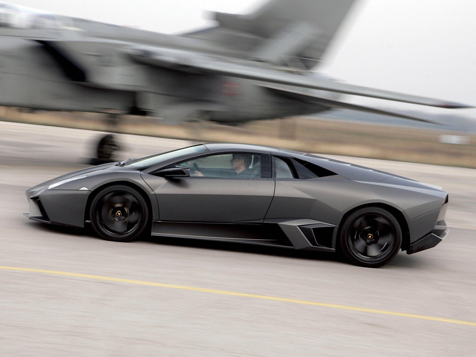 lamborghini reventon czarny myśliwiec