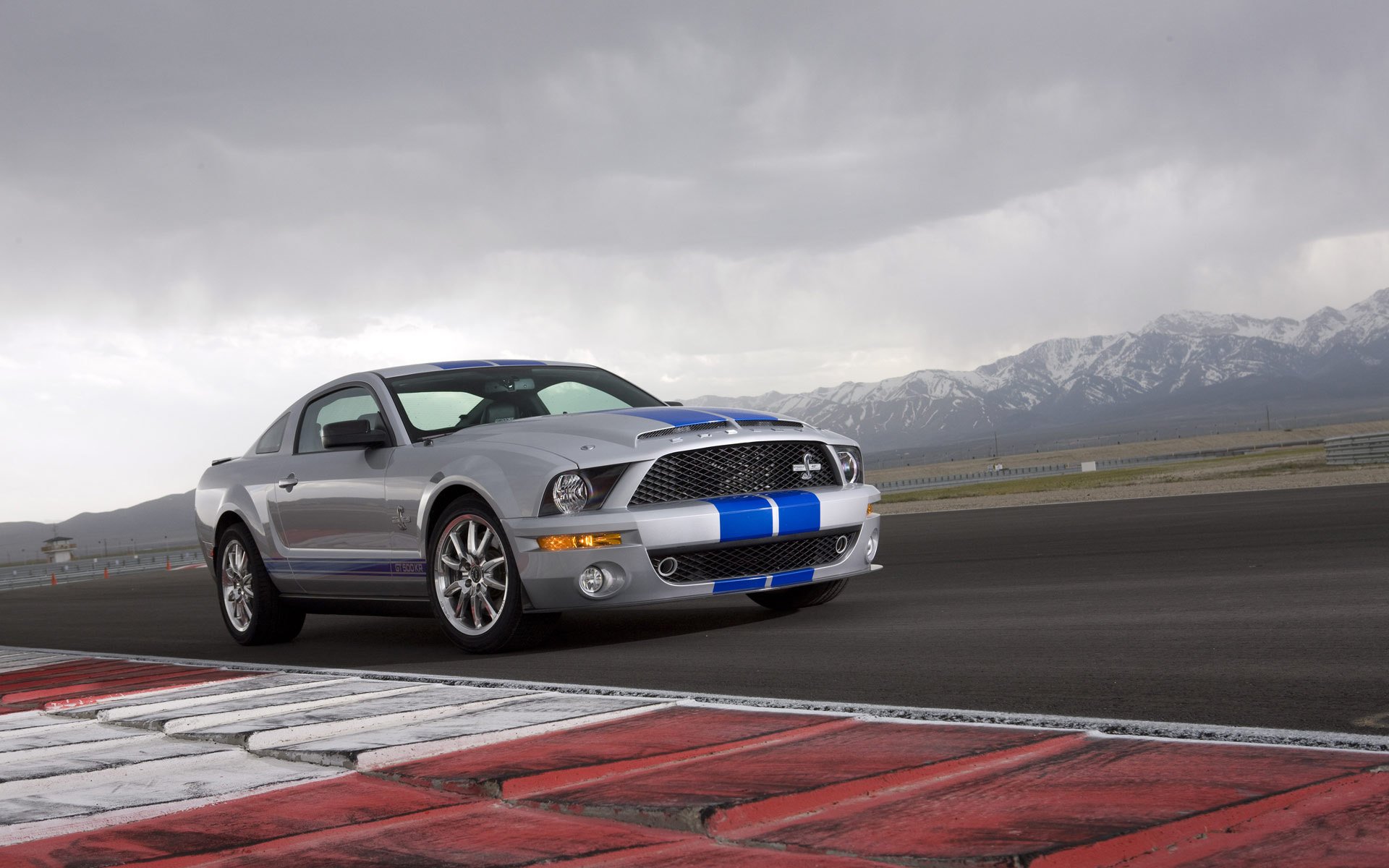 shelby gt500kr coche del músculo pista de carreras montañas