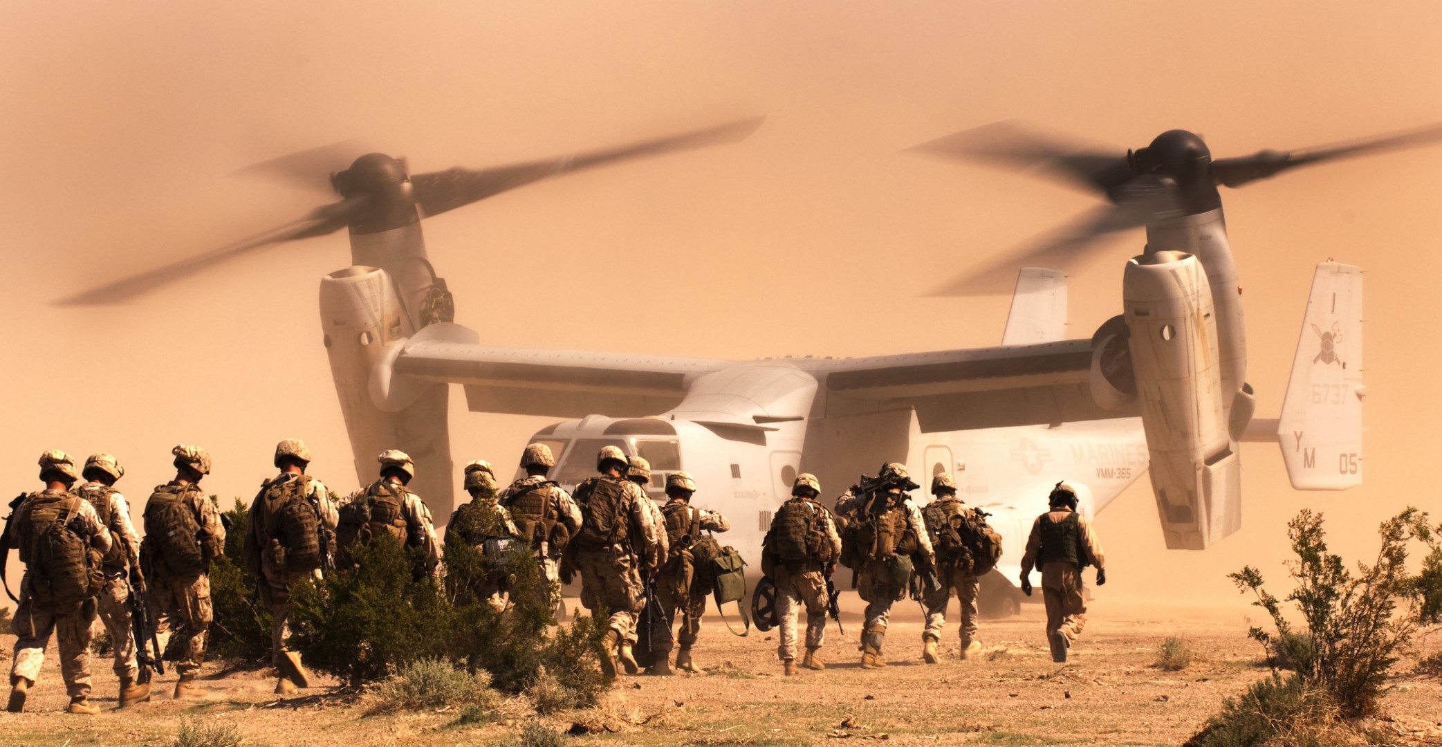 marines men tiltrotor desert