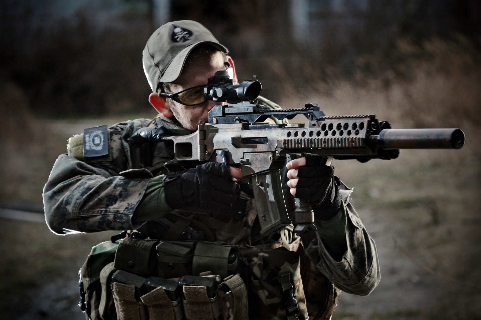 waffe fertigung soldaten unschärfe uniform tarnung