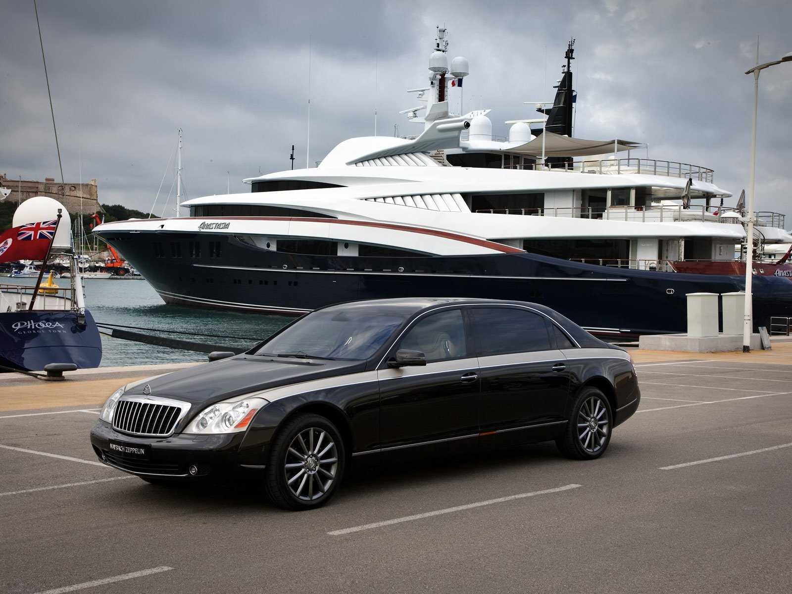 maybach zeppelin noir yacht route