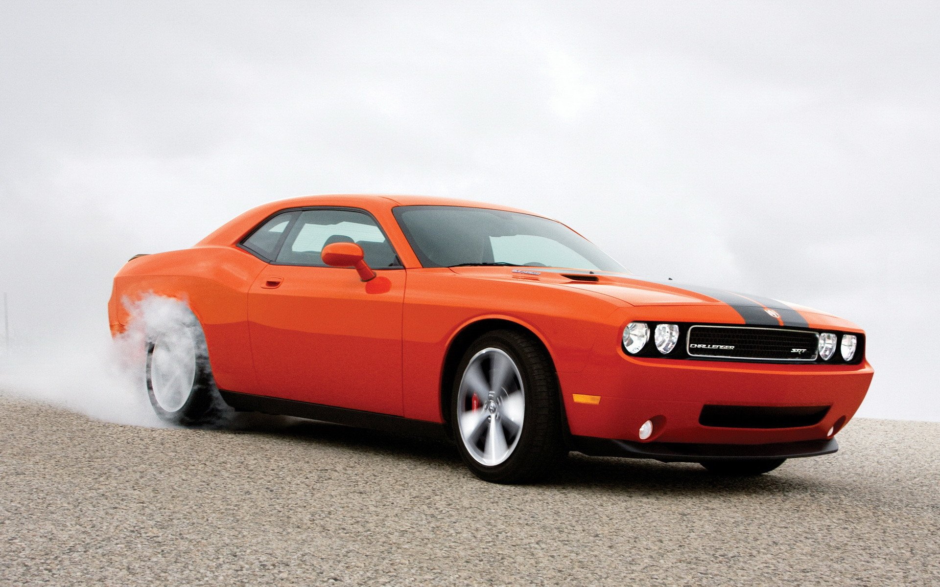 dodge challenger samochód poślizg