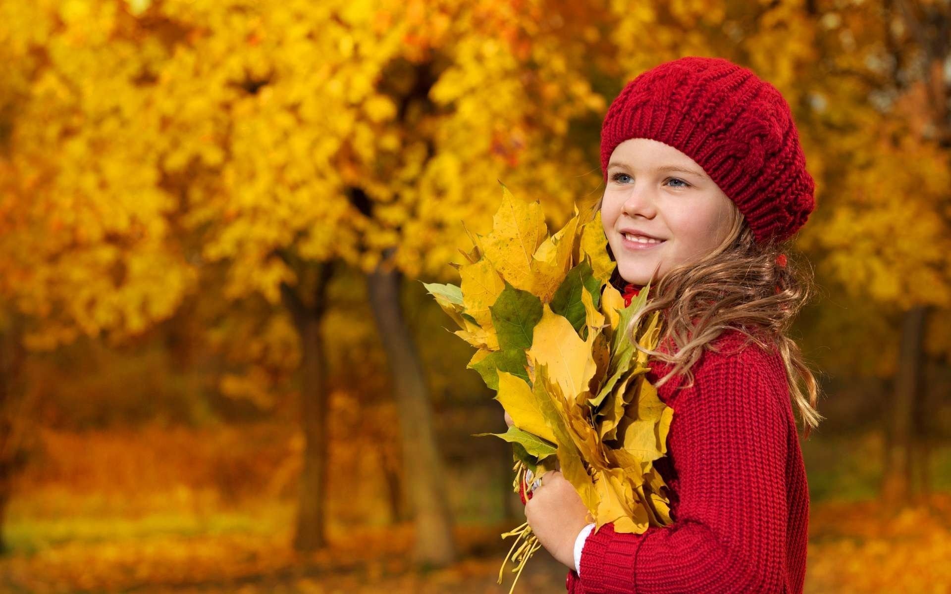 girl child autumn leave