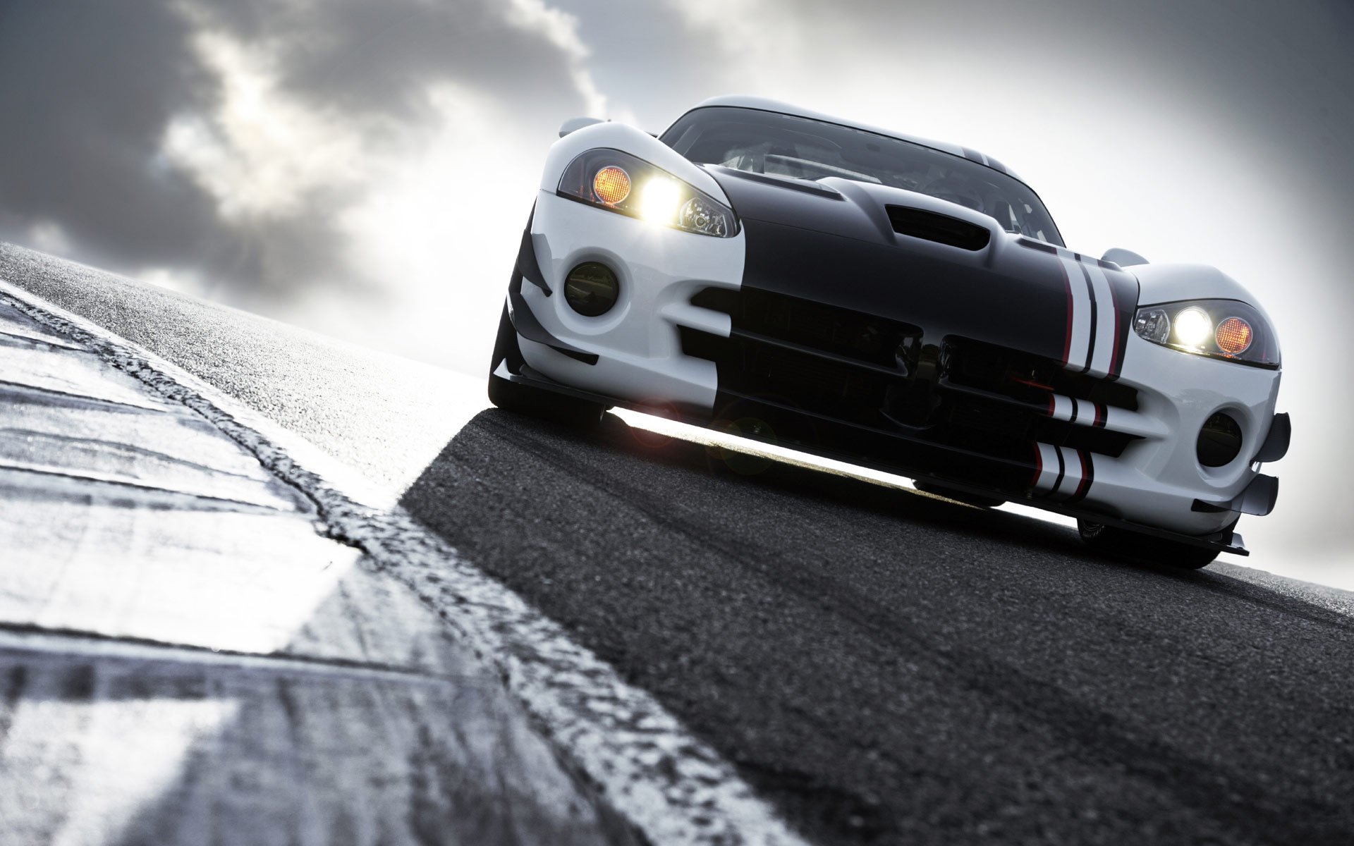 dodge viper road