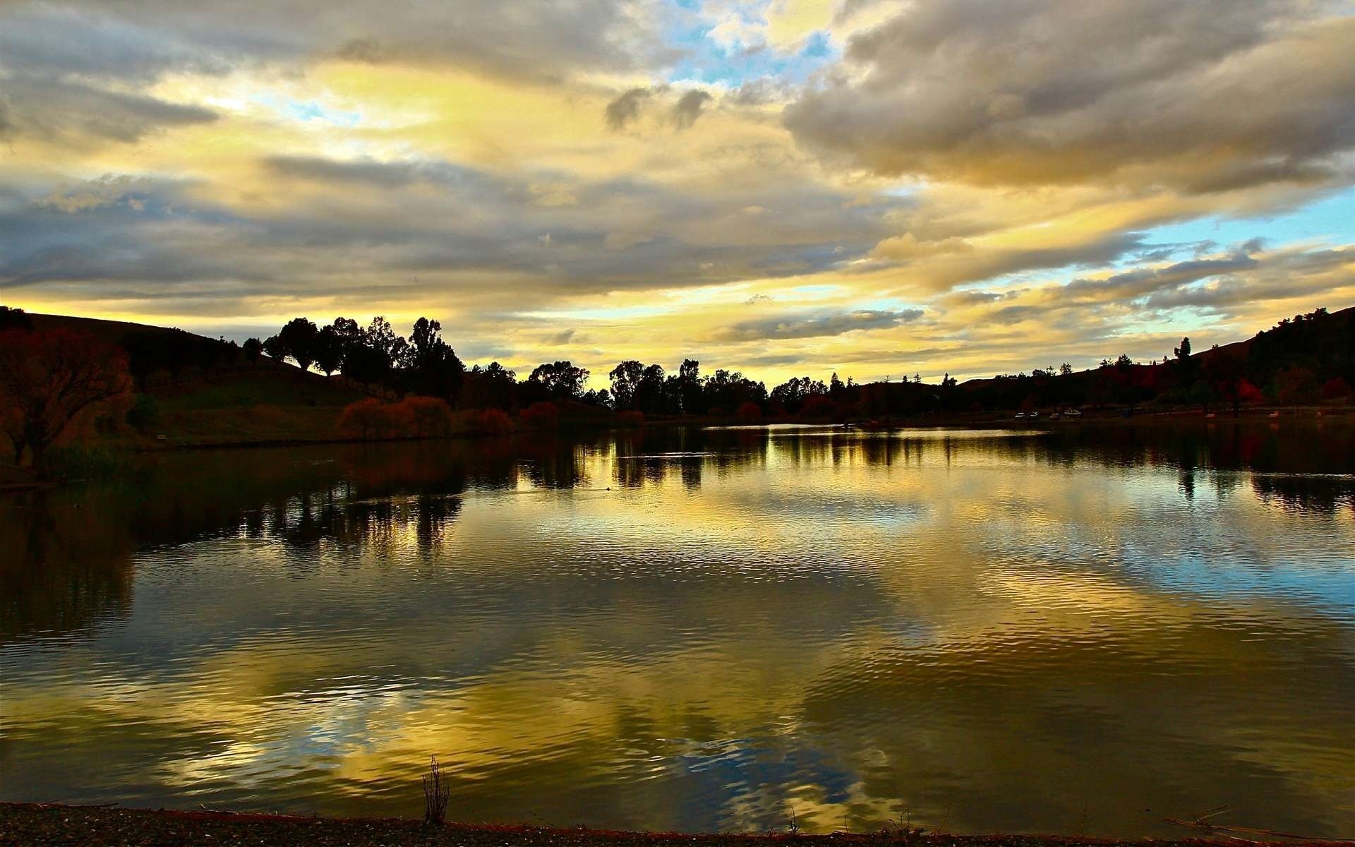 paysage lac coucher de soleil