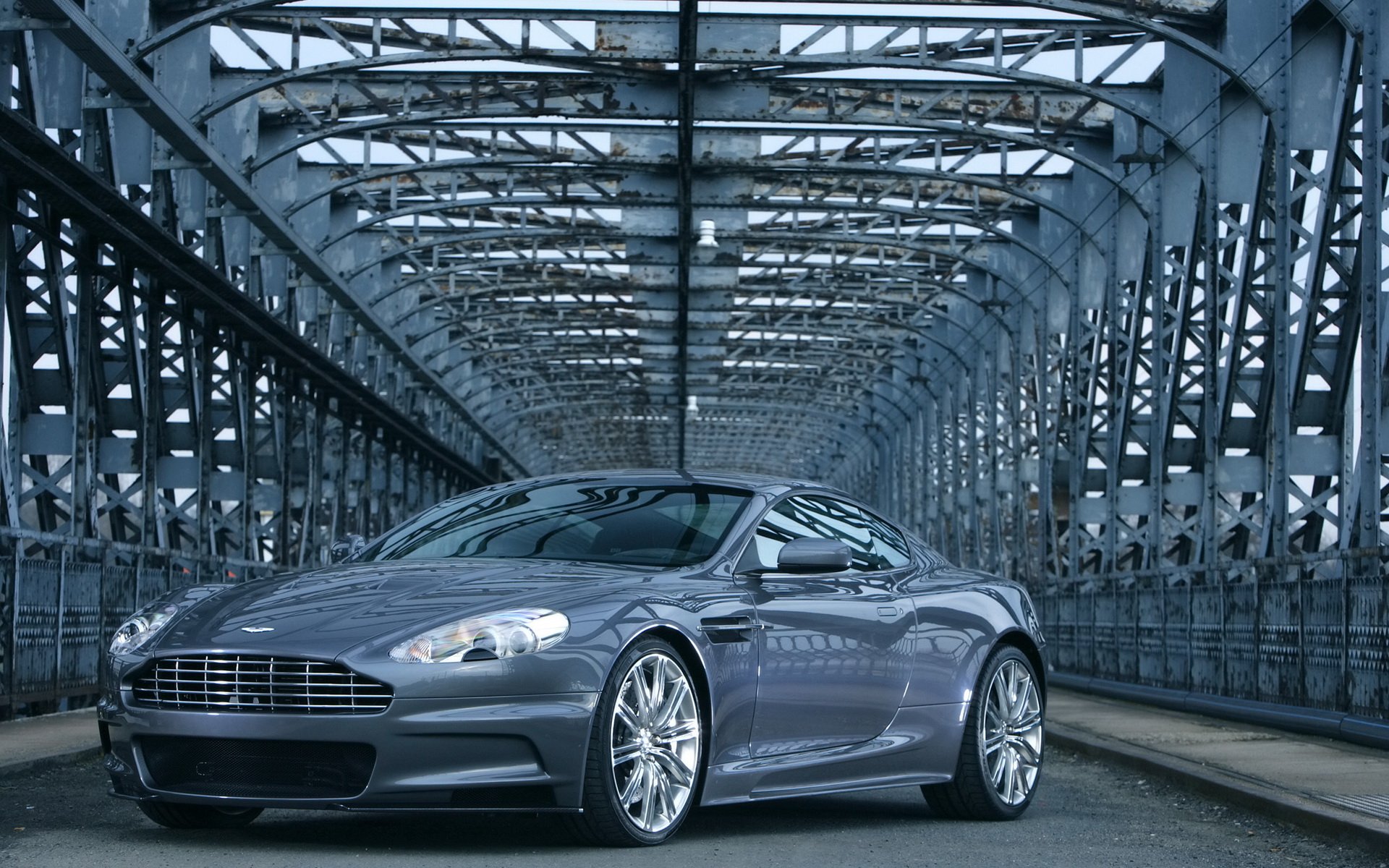 aston martin dbs конструкция